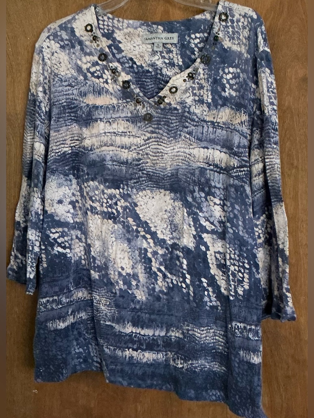 Samantha Grey Top Women XL Blue Snake Print Embellished Beaded V-Neck 3/4 Sleeve